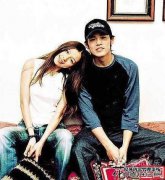 她与周杰伦有一段恋情，并与一位16岁的钢琴家结
