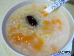 小米粥不仅可以提高胃，而且还可以添加“一件