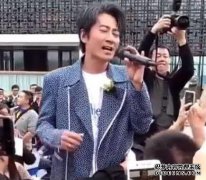 曾道明在邓超八年后对她表示称赞。今天，它是