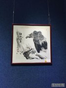 这个国家的国家美术馆收藏了超过10万件作品，但