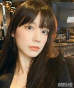 害羞女孩的美丽奖励地图的第二个元素！吮舔冰